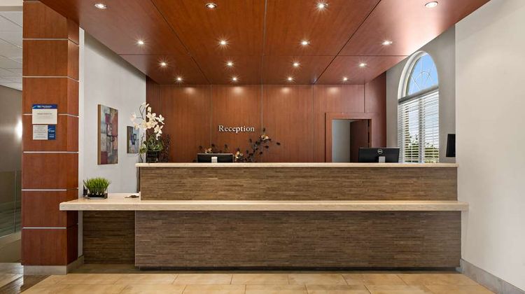 Best Western Plus Orangeville Inn & Stes Lobby