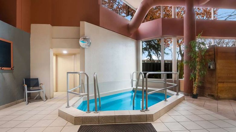 <b>Best Western St Catharines Hotel Pool</b>. Images powered by <a href="https://iceportal.shijigroup.com/" title="IcePortal" target="_blank">IcePortal</a>.