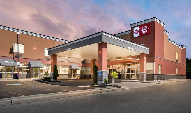 Best Western Plus Fergus Hotel Exterior