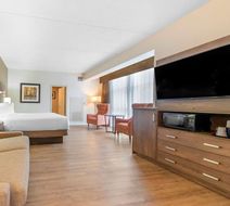 Best Western Plus Parkside Inn & Spa Room