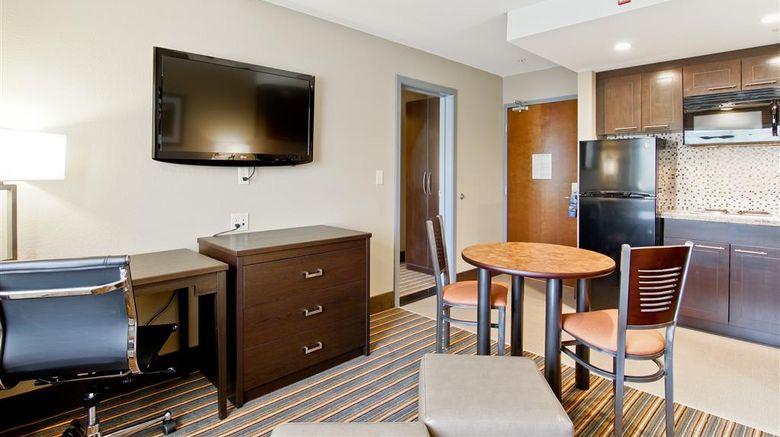 <b>Best Western Plus Woodstock Inn & Suites Suite</b>. Images powered by <a href="https://iceportal.shijigroup.com/" title="IcePortal" target="_blank">IcePortal</a>.