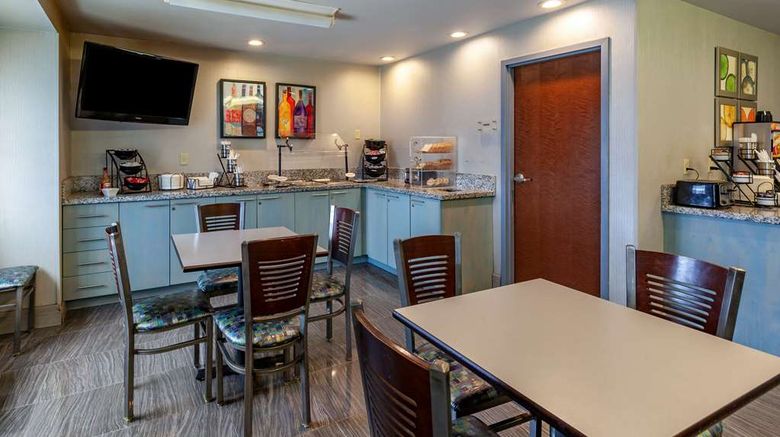 <b>Best Western Plus Woodstock Inn & Suites Restaurant</b>. Images powered by <a href="https://iceportal.shijigroup.com/" title="IcePortal" target="_blank">IcePortal</a>.
