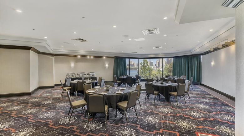 <b>Best Western Plus Waterfront Hotel Meeting</b>. Images powered by <a href="https://iceportal.shijigroup.com/" title="IcePortal" target="_blank">IcePortal</a>.