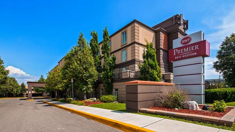 Best Western Premier Toronto Airport Exterior