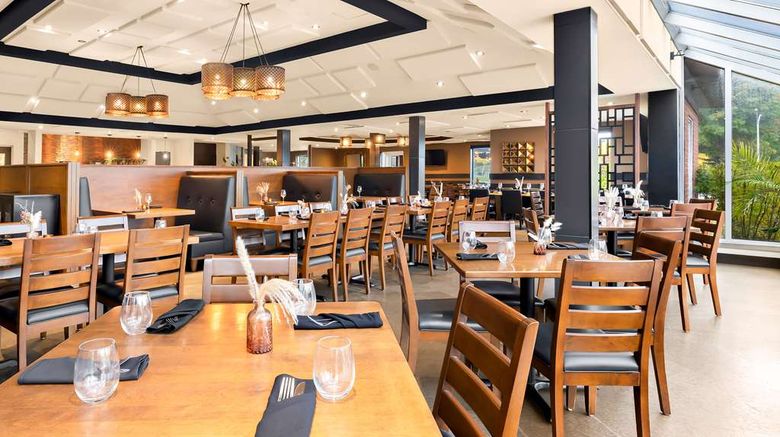 <b>Best Western Hotel St. Jerome Restaurant</b>. Images powered by <a href="https://iceportal.shijigroup.com/" title="IcePortal" target="_blank">IcePortal</a>.