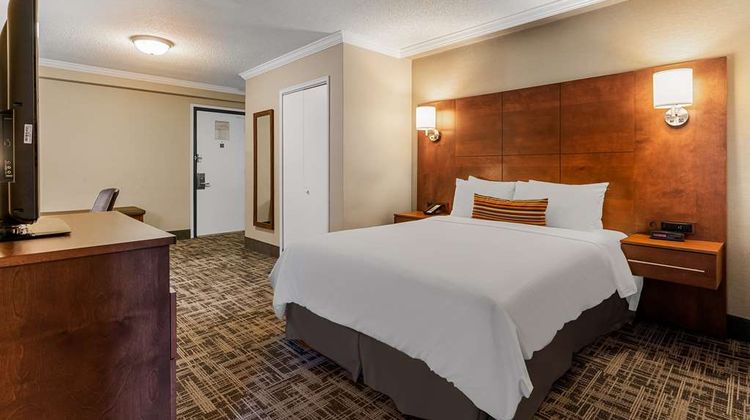 Best Western Ville-Marie Hotel & Suites Room