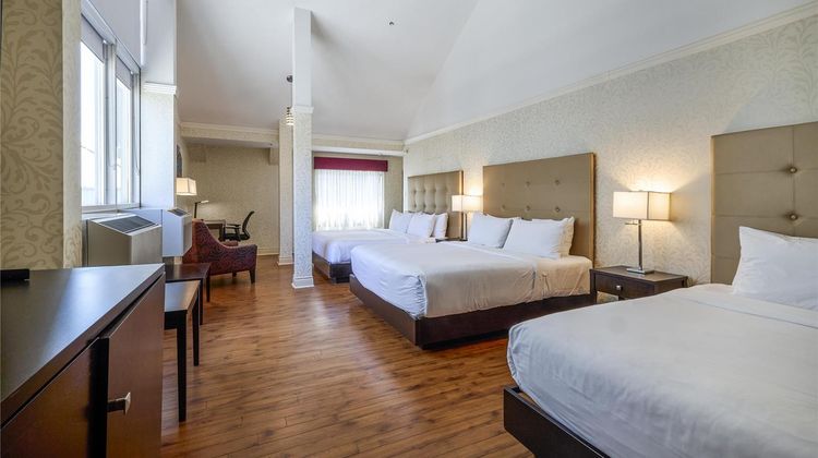 Best Western Plus Montreal Dwntwn-Europa Suite