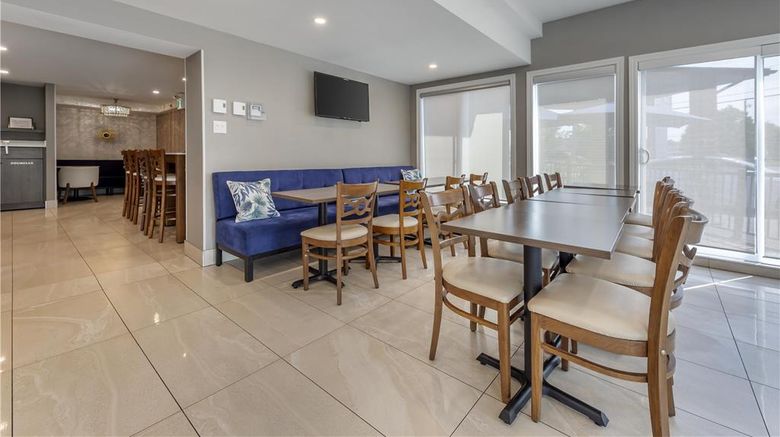<b>Best Western Hotel Brossard Restaurant</b>. Images powered by <a href="https://iceportal.shijigroup.com/" title="IcePortal" target="_blank">IcePortal</a>.