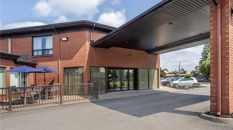 <b>Best Western Hotel Brossard Exterior</b>. Images powered by <a href="https://iceportal.shijigroup.com/" title="IcePortal" target="_blank">IcePortal</a>.