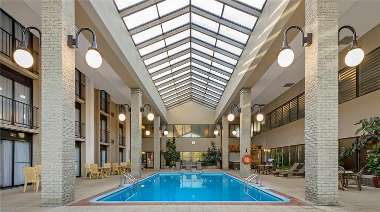 Best Western Universel Drummondville Pool