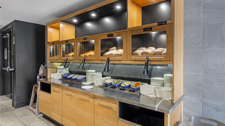 <b>Best Western Universel Drummondville Restaurant</b>. Images powered by <a href="https://iceportal.shijigroup.com/" title="IcePortal" target="_blank">IcePortal</a>.