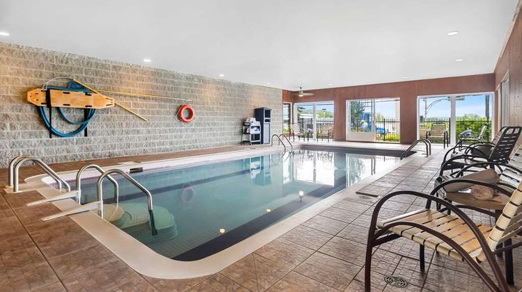 Best Western Plus Hotel Mont-Laurier Pool