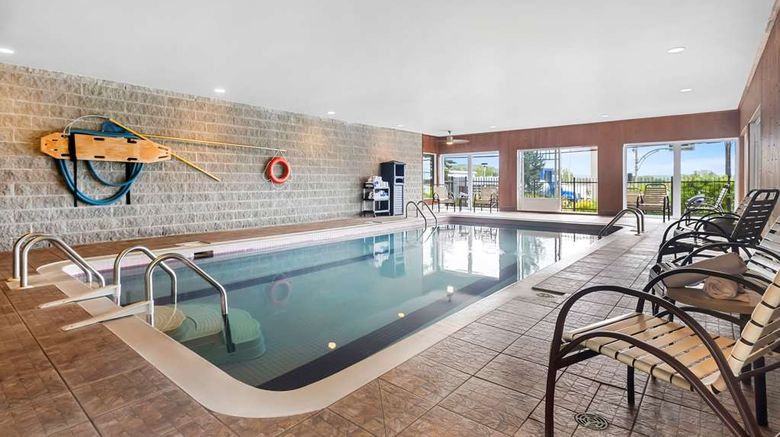 <b>Best Western Plus Hotel Mont-Laurier Pool</b>. Images powered by <a href="https://iceportal.shijigroup.com/" title="IcePortal" target="_blank">IcePortal</a>.