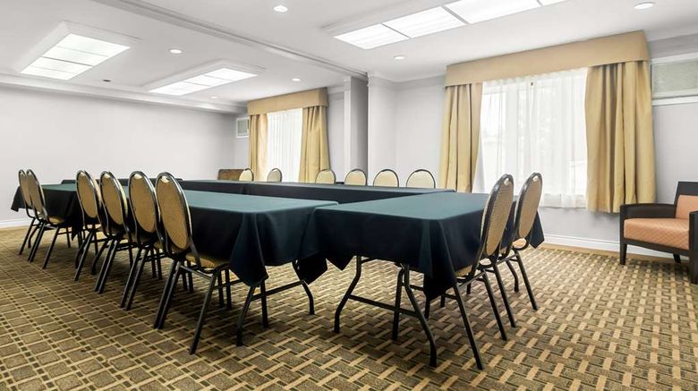 <b>Best Western Plus Hotel Mont-Laurier Meeting</b>. Images powered by <a href="https://iceportal.shijigroup.com/" title="IcePortal" target="_blank">IcePortal</a>.