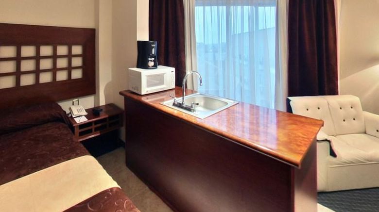 <b>Best Western Toluca Suite</b>. Images powered by <a href="https://iceportal.shijigroup.com/" title="IcePortal" target="_blank">IcePortal</a>.