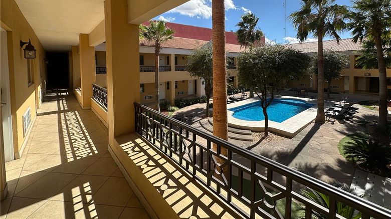 <b>Best Western Cumbres Aeropuerto Pool</b>. Images powered by <a href="https://iceportal.shijigroup.com/" title="IcePortal" target="_blank">IcePortal</a>.
