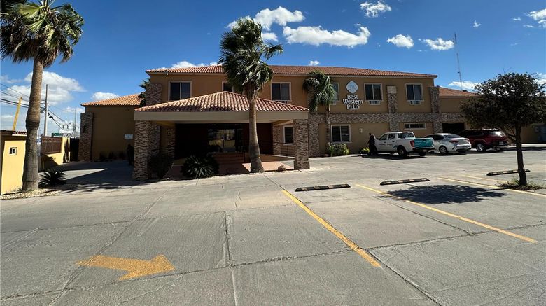 <b>Best Western Cumbres Aeropuerto Exterior</b>. Images powered by <a href="https://iceportal.shijigroup.com/" title="IcePortal" target="_blank">IcePortal</a>.