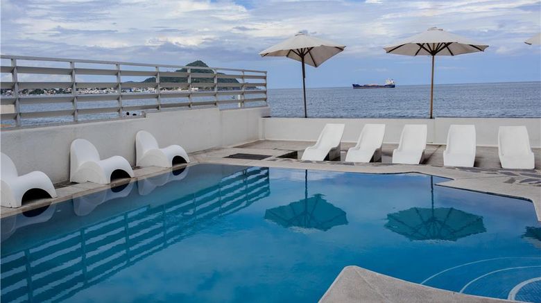 <b>Best Western Plus Luna del Mar Pool</b>. Images powered by <a href="https://iceportal.shijigroup.com/" title="IcePortal" target="_blank">IcePortal</a>.