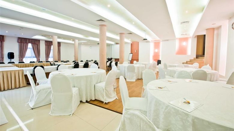 <b>Best Western Premier Accra Airport Hotel Ballroom</b>. Images powered by <a href="https://iceportal.shijigroup.com/" title="IcePortal" target="_blank">IcePortal</a>.