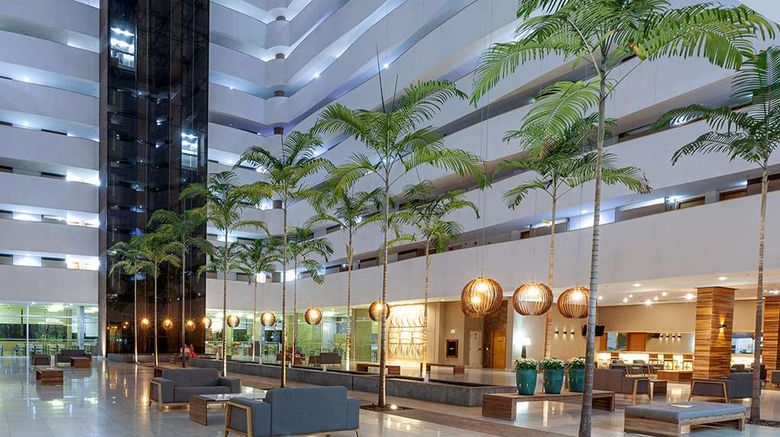 <b>Best Western Suites Le Jardin Lobby</b>. Images powered by <a href="https://iceportal.shijigroup.com/" title="IcePortal" target="_blank">IcePortal</a>.