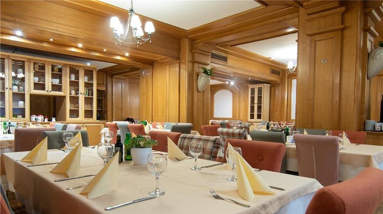 <b>Best Western Bucovina-Club De Munte Restaurant</b>. Images powered by <a href="https://iceportal.shijigroup.com/" title="IcePortal" target="_blank">IcePortal</a>.