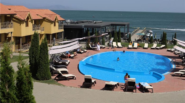 <b>Best Western Bohemian Resort Pool</b>. Images powered by <a href="https://iceportal.shijigroup.com/" title="IcePortal" target="_blank">IcePortal</a>.
