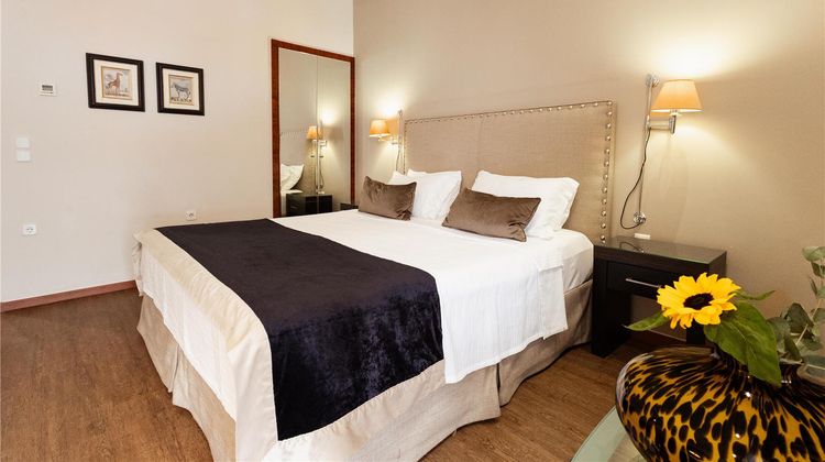Best Western Plus Embassy Hotel Room