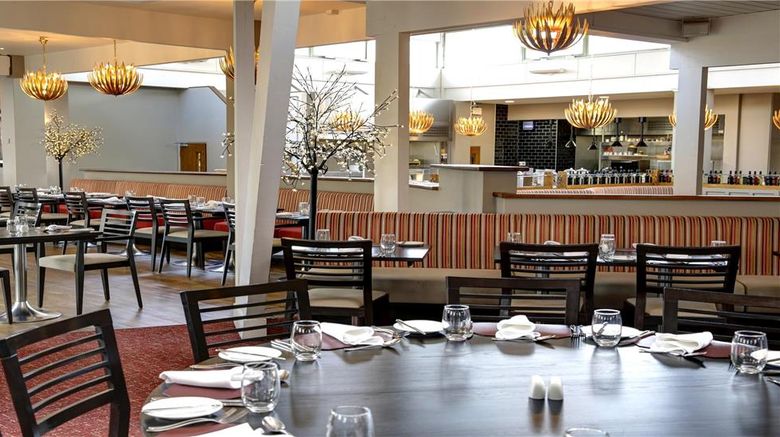 <b>Swindon Blunsdon House, BW Premier Restaurant</b>. Images powered by <a href="https://iceportal.shijigroup.com/" title="IcePortal" target="_blank">IcePortal</a>.