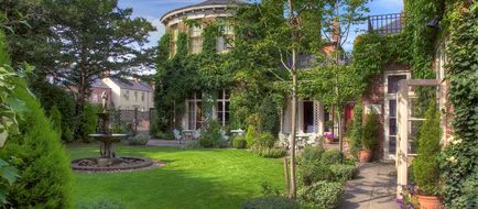 York Pavillion Hotel Exterior