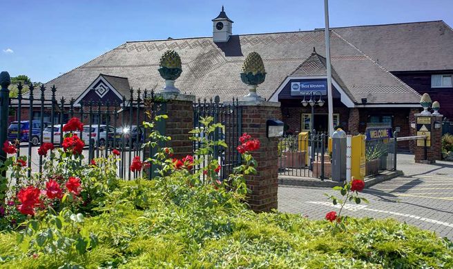Best Western Manor Hotel Exterior
