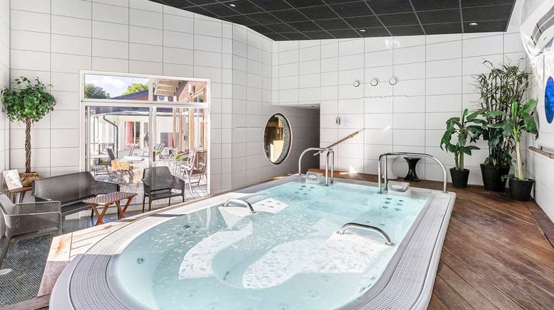 <b>Best Western Hotel Norra Vattern Pool</b>. Images powered by <a href="https://iceportal.shijigroup.com/" title="IcePortal" target="_blank">IcePortal</a>.