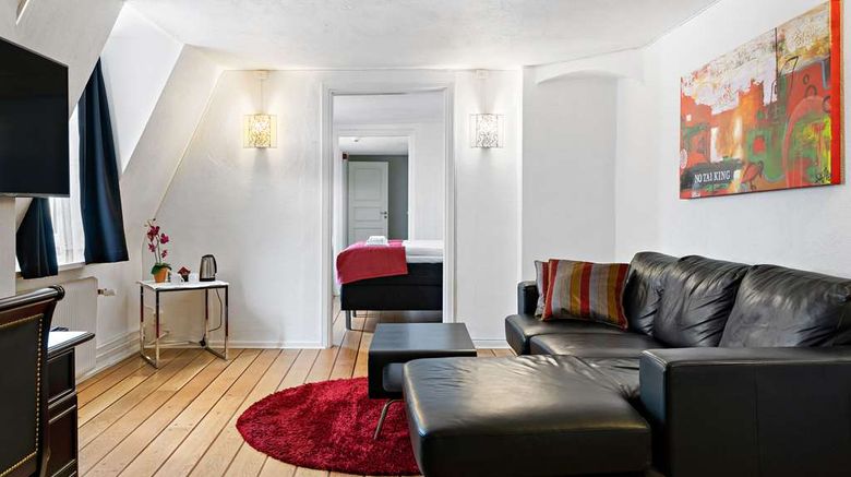 <b>Best Western Hotel Anno 1937 Suite</b>. Images powered by <a href="https://iceportal.shijigroup.com/" title="IcePortal" target="_blank">IcePortal</a>.