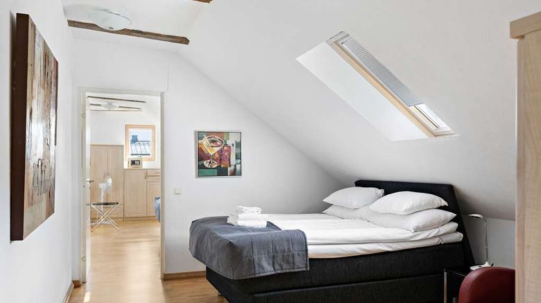 <b>Best Western Hotel Anno 1937 Suite</b>. Images powered by <a href="https://iceportal.shijigroup.com/" title="IcePortal" target="_blank">IcePortal</a>.