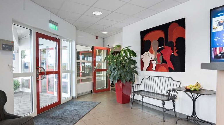 <b>Best Western Hotell Ljungby Lobby</b>. Images powered by <a href="https://iceportal.shijigroup.com/" title="IcePortal" target="_blank">IcePortal</a>.