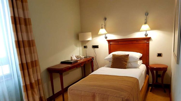 Best Western Premier Hotel Astoria Room