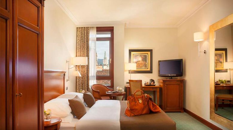 <b>Best Western Premier Hotel Astoria Room</b>. Images powered by <a href="https://iceportal.shijigroup.com/" title="IcePortal" target="_blank">IcePortal</a>.