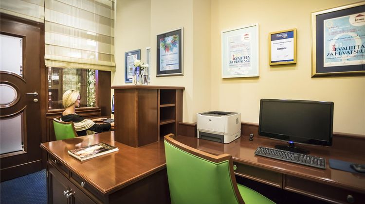Best Western Premier Hotel Astoria Lobby
