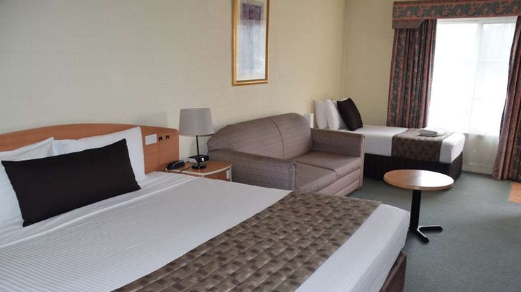 Coachman's Inn Motel Room