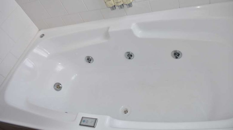 <b>Coachman's Inn Motel Room</b>. Images powered by <a href="https://iceportal.shijigroup.com/" title="IcePortal" target="_blank">IcePortal</a>.
