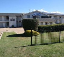 Coachman's Inn Motel Exterior