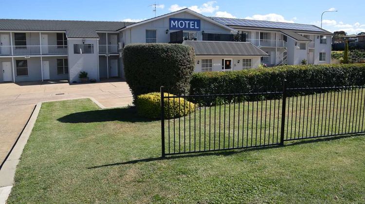 Coachman's Inn Motel Exterior