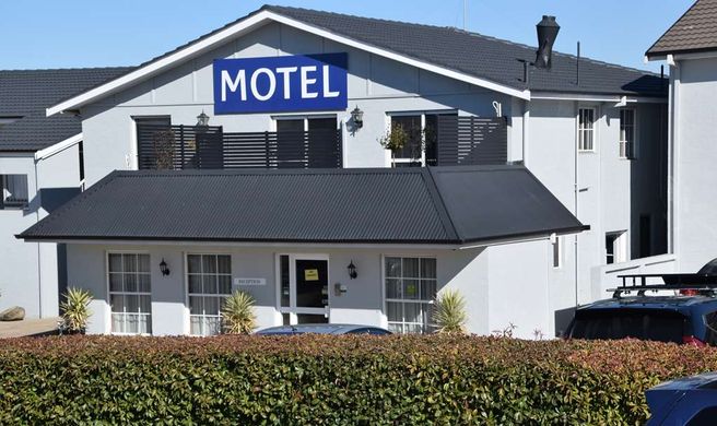 Coachman's Inn Motel Exterior