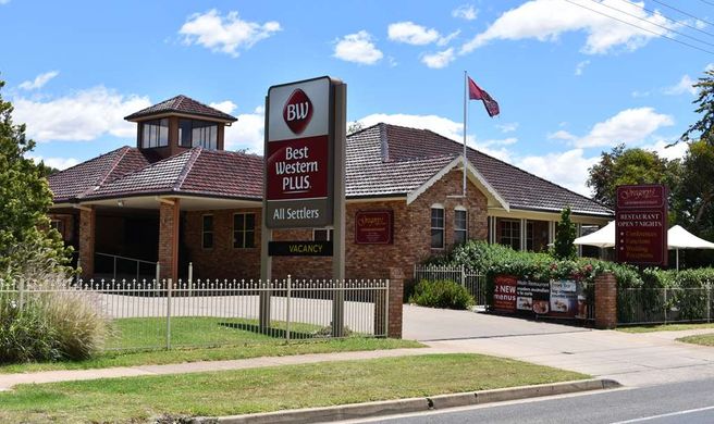 Best Western Plus All Settlers Motor Inn Exterior