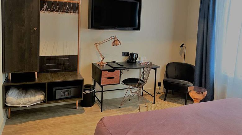 <b>Best Western Dam Square Inn Room</b>. Images powered by <a href="https://iceportal.shijigroup.com/" title="IcePortal" target="_blank">IcePortal</a>.