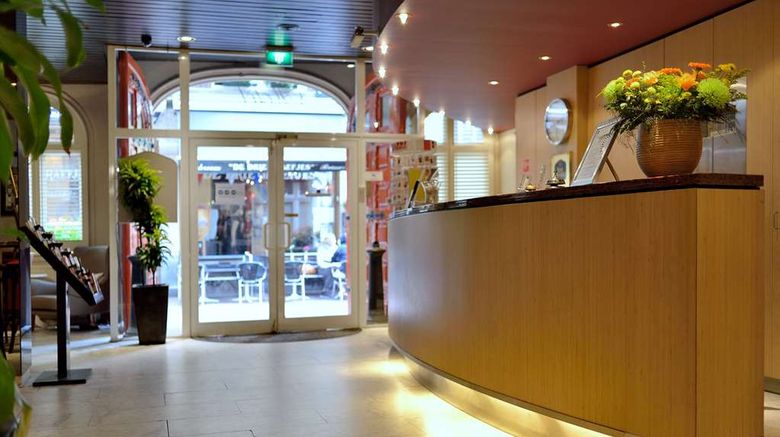 <b>Best Western Dam Square Inn Lobby</b>. Images powered by <a href="https://iceportal.shijigroup.com/" title="IcePortal" target="_blank">IcePortal</a>.