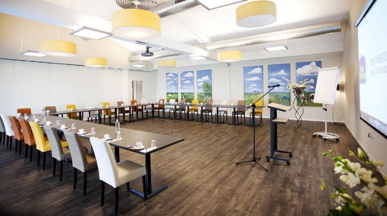 <b>Best Western Hotel Restaurant Aduard Meeting</b>. Images powered by <a href="https://iceportal.shijigroup.com/" title="IcePortal" target="_blank">IcePortal</a>.