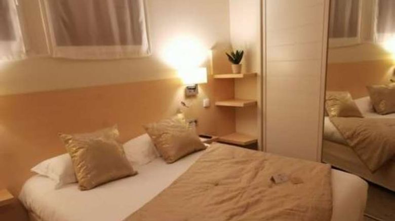 <b>Best Western Grand Hotel de Bordeaux Room</b>. Images powered by <a href="https://iceportal.shijigroup.com/" title="IcePortal" target="_blank">IcePortal</a>.