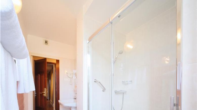 <b>Best Western Grand Hotel De Paris Room</b>. Images powered by <a href="https://iceportal.shijigroup.com/" title="IcePortal" target="_blank">IcePortal</a>.