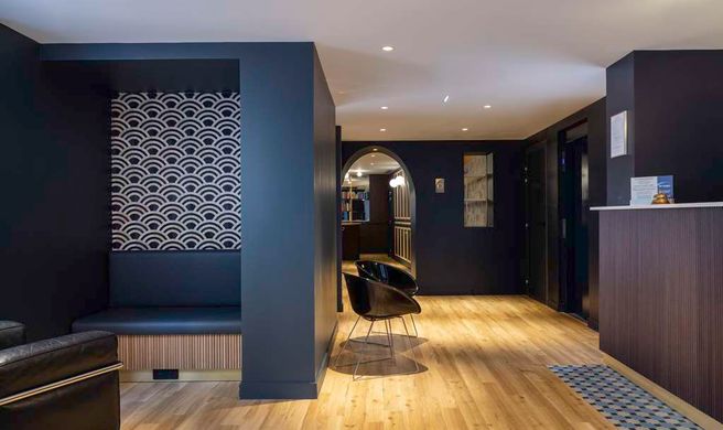 Hotel Le Petit Chomel Lobby