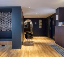 Hotel Le Petit Chomel Lobby